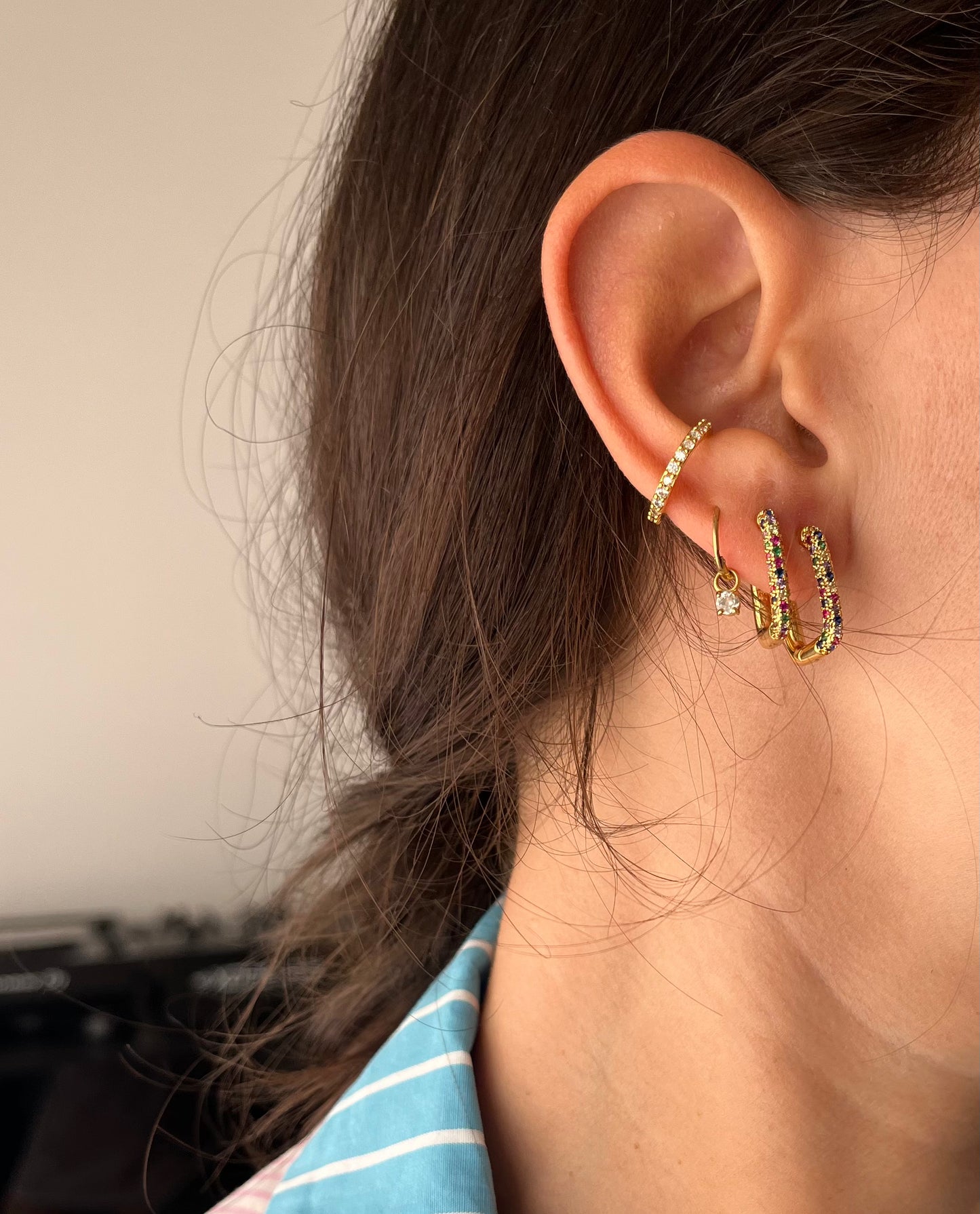 WHITE EARCUFF